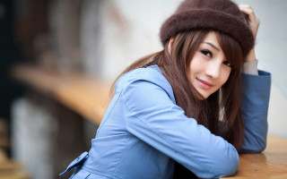 Woman bench hat jacket hands - feng zhu free wallpaper