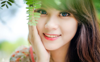 Woman blue eyes green leaf - a green plant free wallpaper