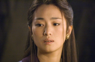 Woman long hair necklace serious 5 - movie still free wallpaper