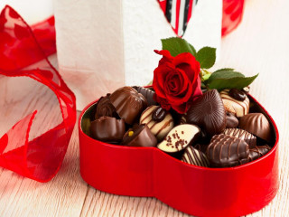 Red heart box chocolates rose 2 - a white box free wallpaper