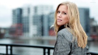 Woman suit standing water city - bettina heinenayech free wallpaper