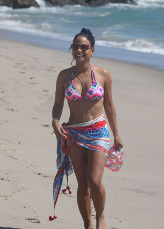 Woman bikini beach towel hat - private press free wallpaper