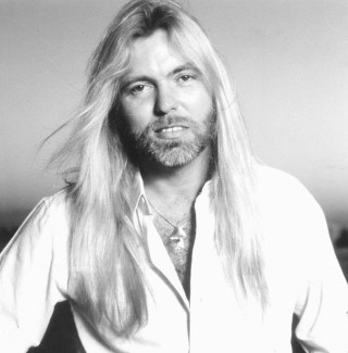 Serious man long hair beard 2 - his face free wallpaper