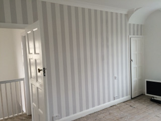 Empty room tv partially open - cubist free wallpaper