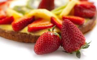 Fruit pizza closeup strawberries side - a piece of fruit free wallpaper