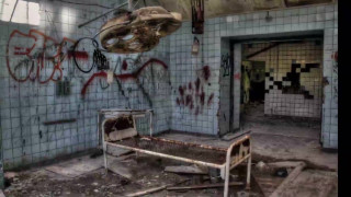 Room bed ceiling fan graffiti - grim free wallpaper