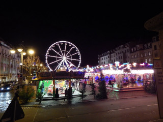 Carnival ferriswheel cityscape night lights - de hirsh margule free wallpaper