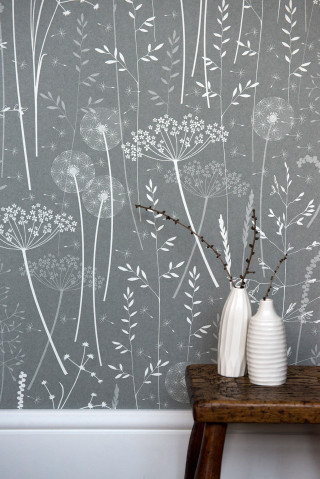 Two vases with flowers on - free new year wallpaper