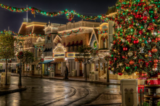 Christmas tree town square night 2 - a train free wallpaper