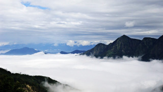 Mountain range low cloud background - low free wallpaper
