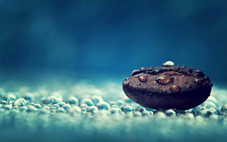 Rock water droplets blue background - a close up of a rock free wallpaper