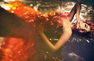 Woman flower red dress water - the water free wallpaper