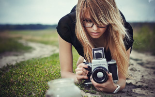 Woman taking picture camera dirt - anka zhuravleva free wallpaper