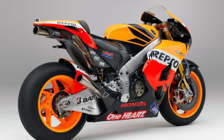 Motorcycle studio shot gray background 2 - photoreal free wallpaper