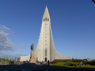 Tall white building clock statue - architecture free wallpaper