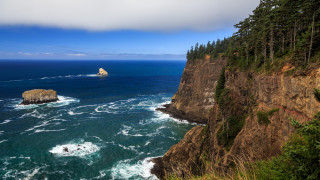 Cliff ocean rock boat scenery - a cliff free wallpaper for desktop