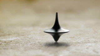 Black object tabletop blurry background - abstract illusionism free wallpaper
