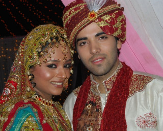 Man woman traditional indian garb - traditional free wallpaper