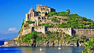 Castle hill boat water scenery - cagnaccio di san pietro free wallpaper