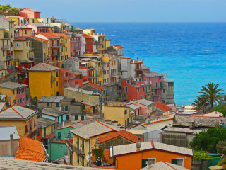 Colorful hillside ocean buildings people - the hillside free wallpaper