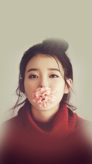 Woman flower mouth sweater shoulders - a red sweater free wallpaper