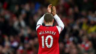 Man red white shirt applauding - heroic free wallpaper