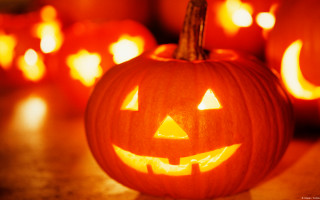 Pumpkins with faces candles blurry - clark voorhees free wallpaper