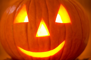 Carved pumpkin glowing face leaf - glowing free wallpaper