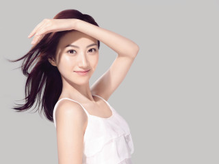 Woman longhair posing portrait browneyes - head and shoulders portrait free wallpaper