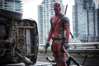 Deadpool standing car city tall - vfx free wallpaper for desktop