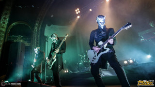 Masked guitarists bodypaint stage performance - guitar free wallpaper