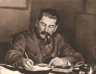 Man military uniform writing book - bourgeoi free wallpaper