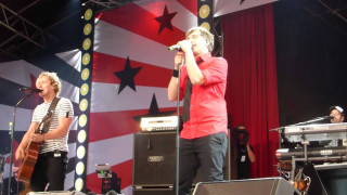 Man stage microphone guitar performance - a stage free wallpaper