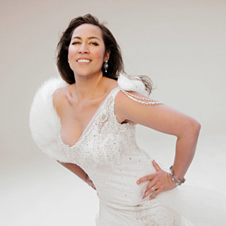 Woman white dress portrait smile - her hip free wallpaper