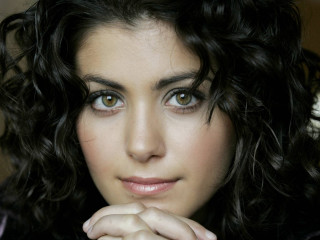 Woman curly hair blue eyes 2 - curly hair free wallpaper