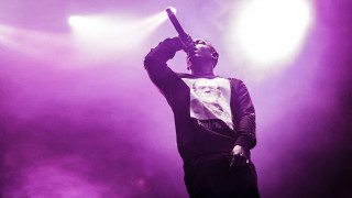 Man microphone stage purple lighting - a stage free wallpaper