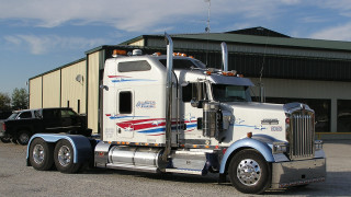 Semi truck building trucks front - a semi truck free wallpaper