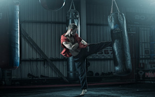 Man kickbox gym punchingbag art - studio photography free wallpaper