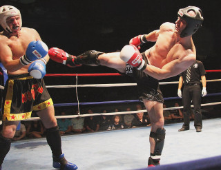 Boxing match crowd stands kick - their hands in free wallpaper