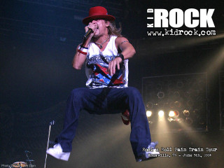 Man red hat stage microphone - a stage free wallpaper