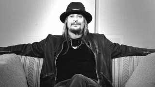 Man hat sitting couch black - his leg free wallpaper