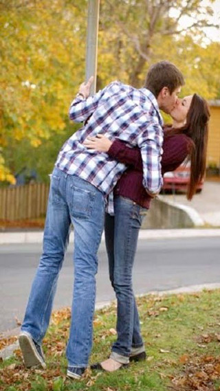 Man woman kissing autumn park - a man and woman free wallpaper