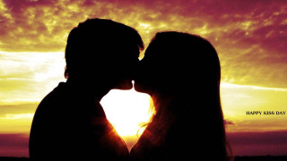 Couple kissing sunset happy kiss - a couple kissing in front free wallpaper