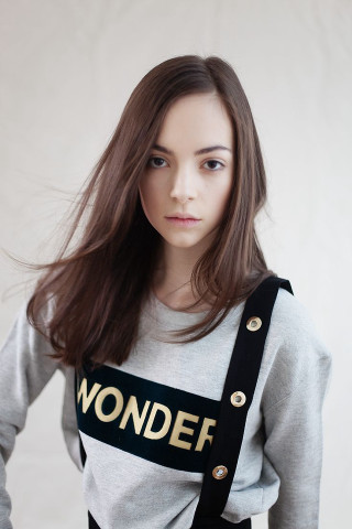 Woman black gold wonder belt - eszter mattioni free wallpaper