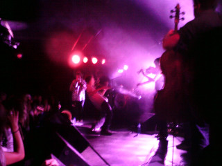Band concert purple lighting smoke - a crowd of people watching free wallpaper
