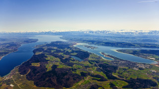 Lake city airplane ocean mountains - aerial free wallpaper