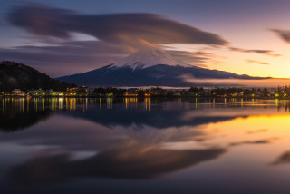 Mountain lake city foreground distant - a city in the foreground free wallpaper