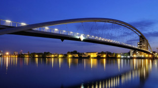 Bridge water night lights city 22 - a bridge over a body of water free wallpaper