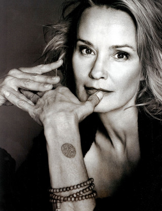 Woman tattoo pose hand chin - a portrait free wallpaper
