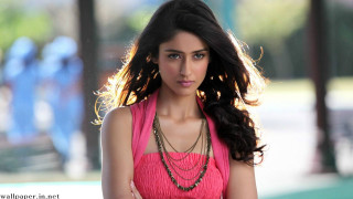 Woman pink top serious portrait - a pink top free wallpaper